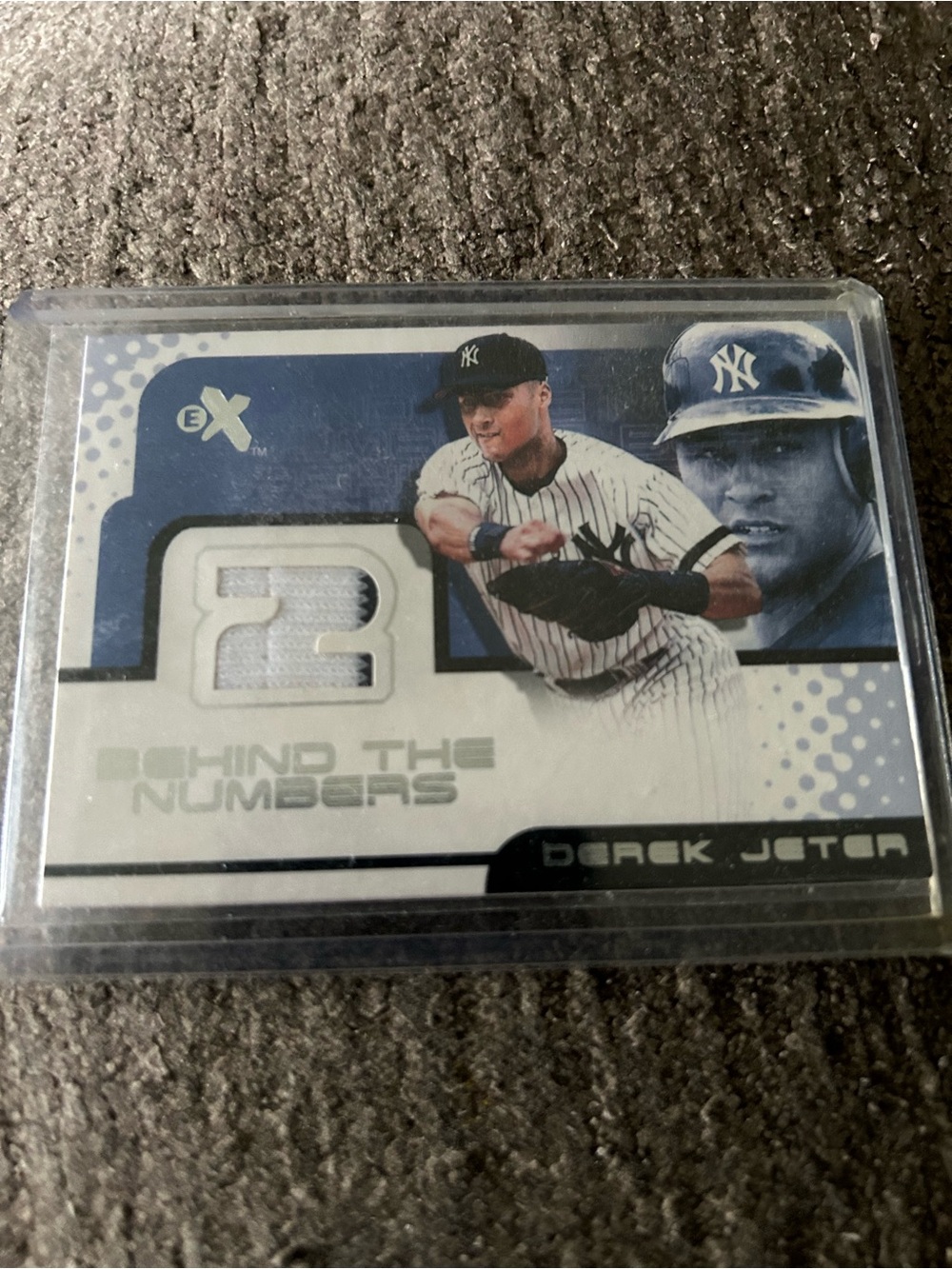 2001 Fleer EX Derek Jeter Jersey Card